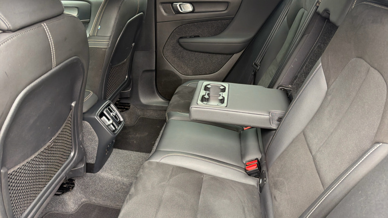 Volvo XC40 2.0 B4P Plus Dark 5dr Auto Petrol Estate